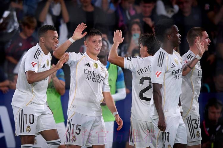 记者:皇马应在西甲尽快确立优势 以便欧冠做调整